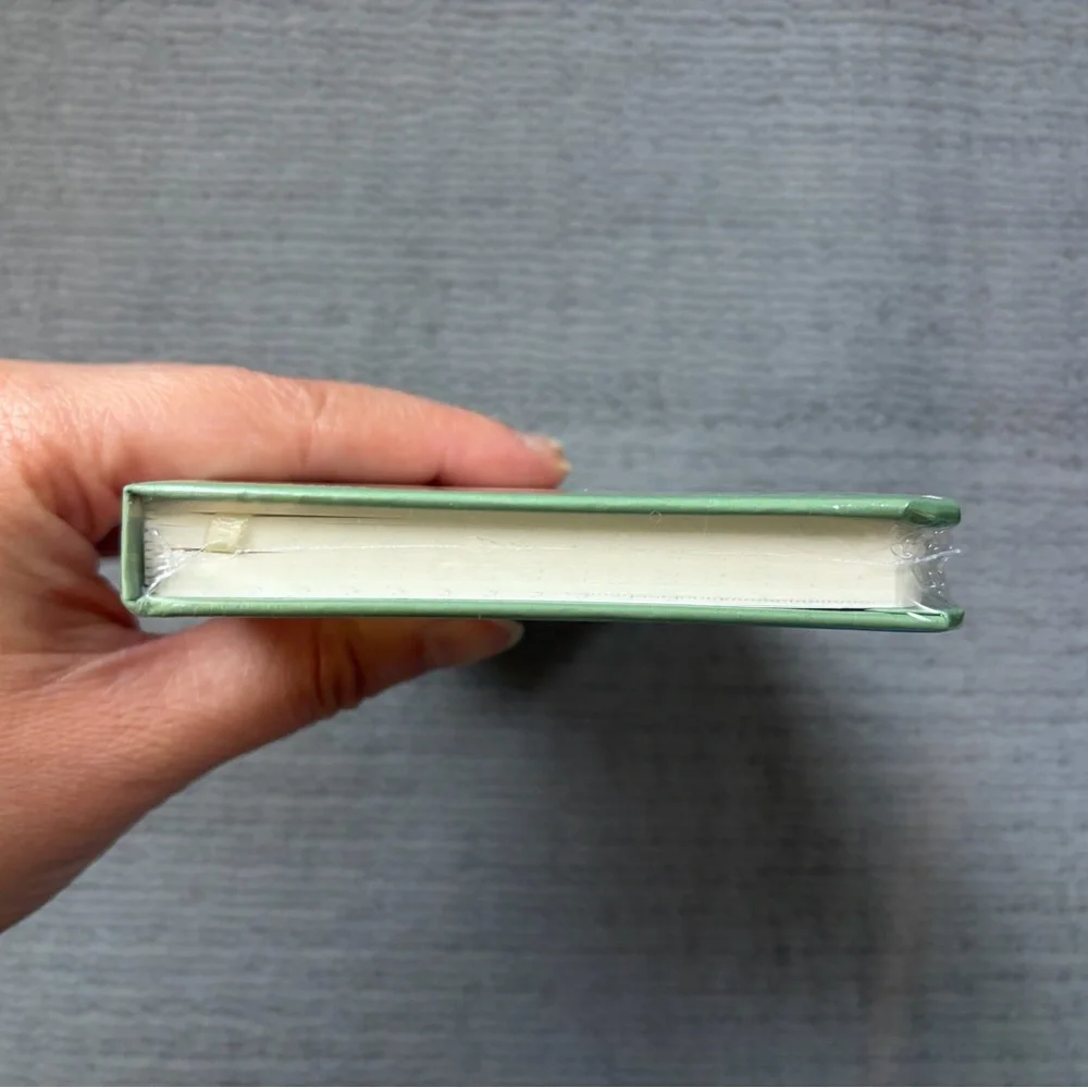 Weeks Planner / Notebook (Undated) - Picture 4 of 5